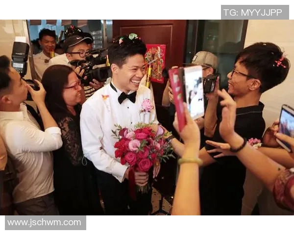 足球场上的爱情故事：球星与心爱之人携手走过的风雨岁月